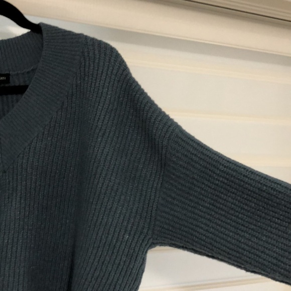 Really warm blue sweater - Picture 5 of 5